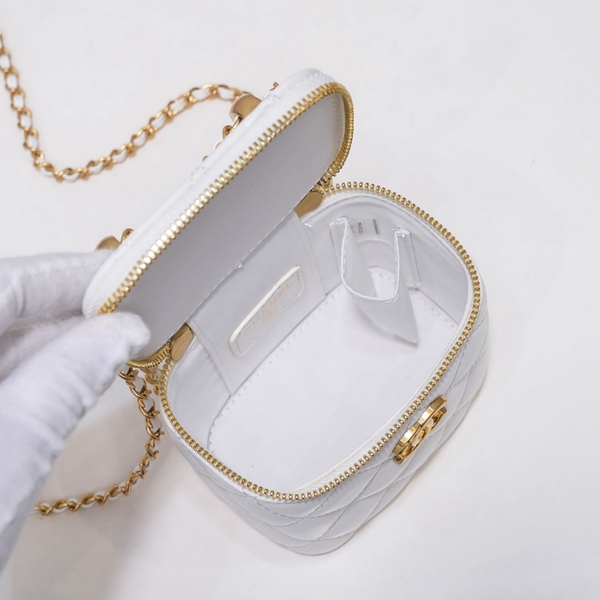 シャネルバッグ着用イメージ